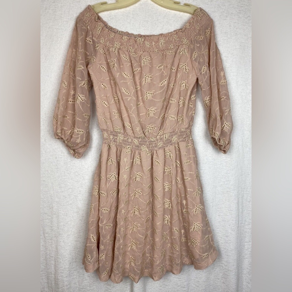 ASTR the Label Small Eyelet Boho Chic Off-Shoulder Dress - Picture 2 of 8